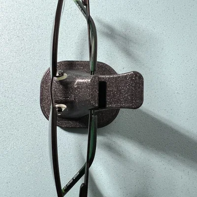 Giá đỡ kính mắt 3D để bàn tiện lợi và thẩm mỹ