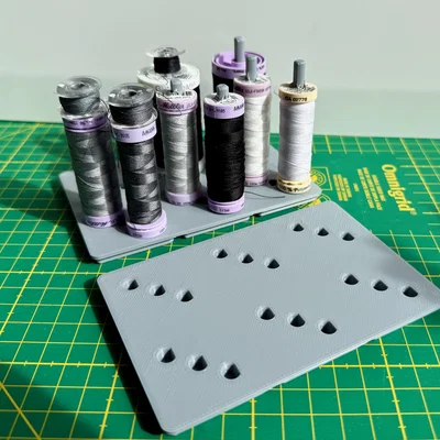 Khay giữ chỉ may Gridfinity (Gridfinity Sewing Thread Holder)