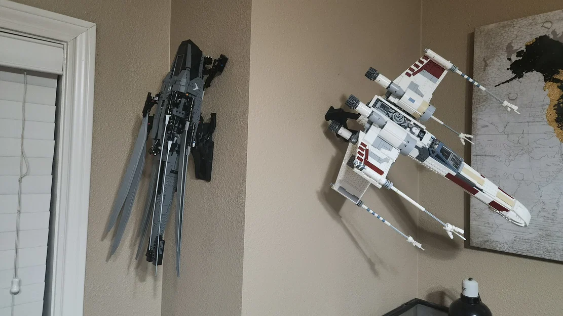 Giá treo tường Lego Dune Atreides Royal Ornithopter (10327) - Image 1