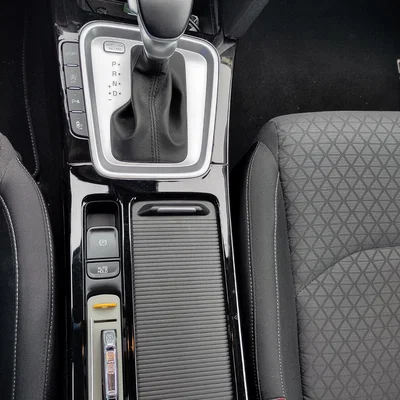 Khay để đồ tiện ích cho bảng điều khiển trung tâm Kia CEED/XCEED
