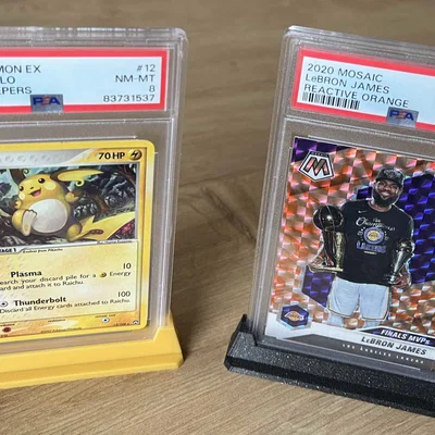 Chân đế trưng bày thẻ bài PSA (TCG graded cards stand) in 3D