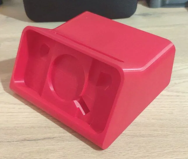 Dock StandBy cho iPhone 15 (có ốp) – iPhone 15 with Case Standby Dock - Image 1