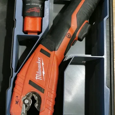 Khay 3D cho thùng Milwaukee Packout đựng máy cắt ống và sạc pin