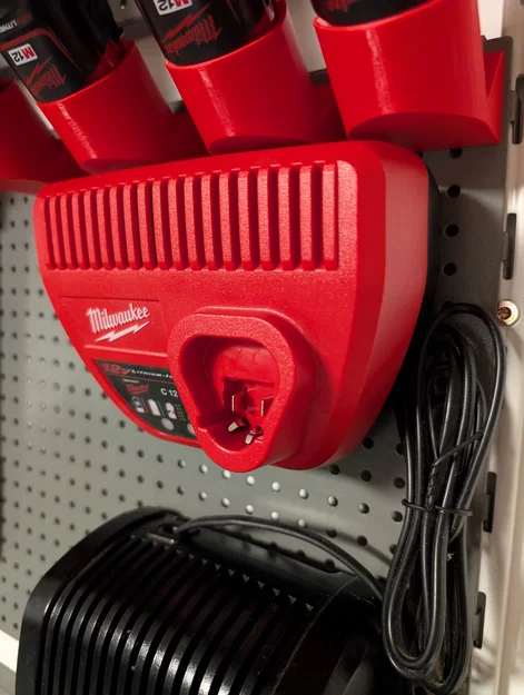 Giá Treo Sạc Milwaukee M12 Cho Bảng Lỗ Pegboard (Chuẩn 15mm) - Image 1