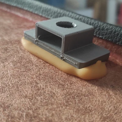 Ngàm giữ clip ốp cửa BMW E36 (BMW E36 door panel clip holder)