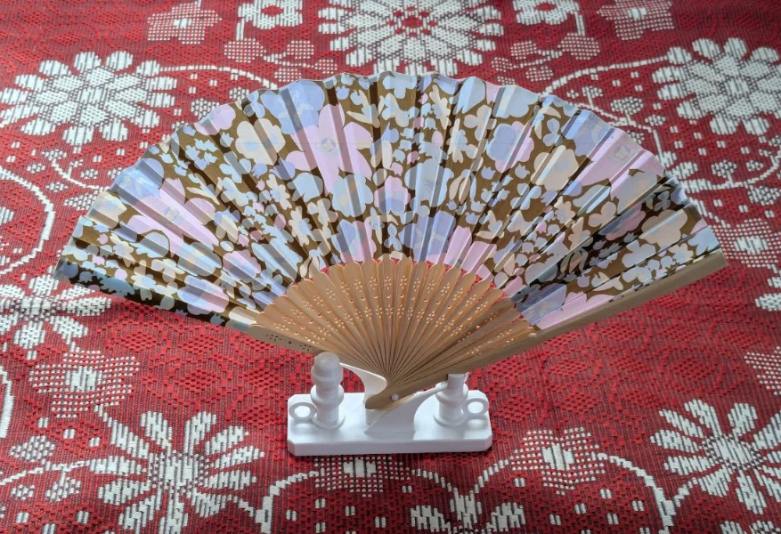 Đế trưng bày quạt tay phong cách phương Đông - Image 1