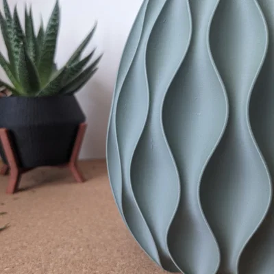 Bình hoa gợn sóng hiện đại (Modern Wavy Vase)