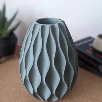 Bình hoa gợn sóng hiện đại (Modern Wavy Vase)
