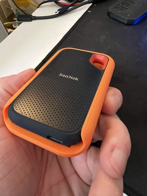 Ốp bảo vệ SanDisk Extreme Portable SSD tiện lợi, cắm cáp trực tiếp - Image 1
