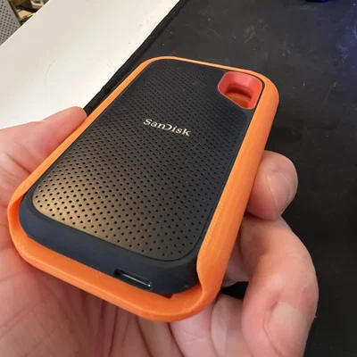 Ốp bảo vệ SanDisk Extreme Portable SSD tiện lợi, cắm cáp trực tiếp