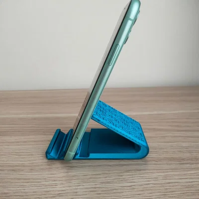 Giá đỡ điện thoại 3D đơn giản, tiện lợi cho bàn làm việc