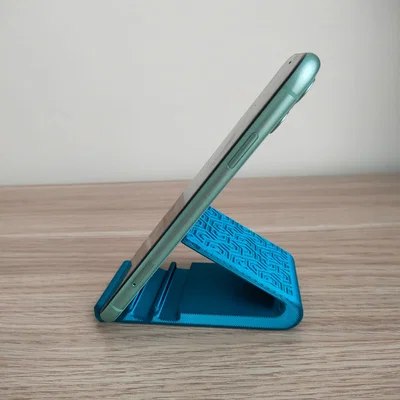 Giá đỡ điện thoại 3D đơn giản, tiện lợi cho bàn làm việc