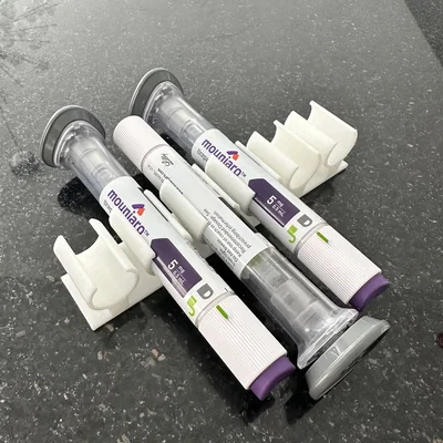 Giá treo bút tiêm Mounjaro in 3D gọn gàng trong tủ lạnh