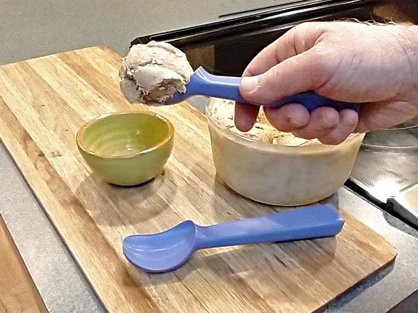 Muỗng Múc Kem (Ice Cream Scoop) - Image 1