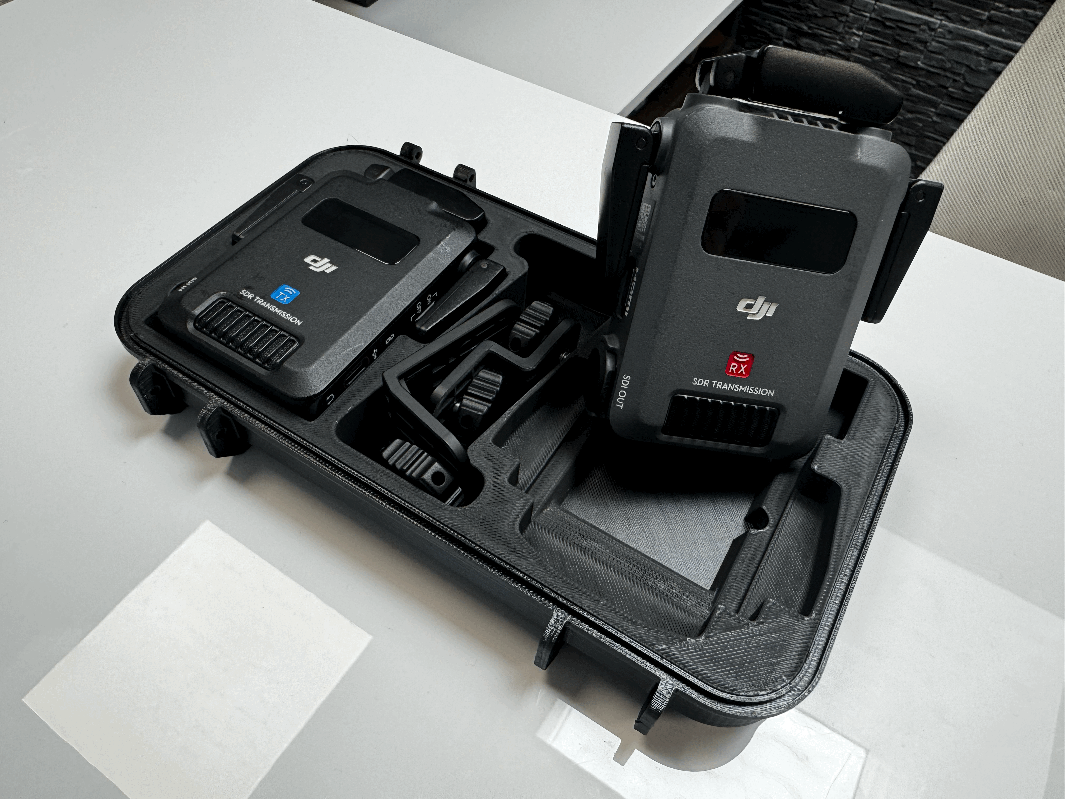 Hộp bảo vệ cứng (rugged case) cho DJI SDR - Image 2