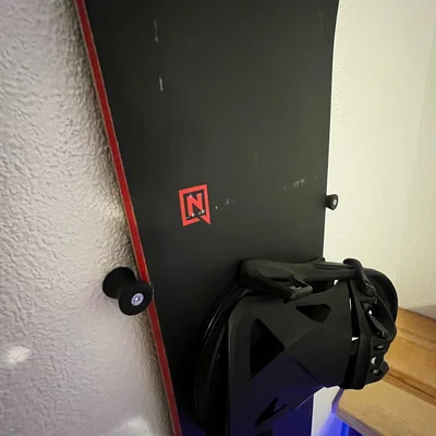 Giá treo ván trượt tuyết (Snowboard) tối giản - In 3D tiện lợi