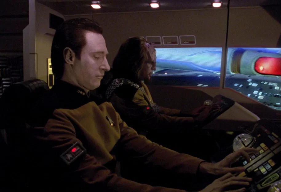 Đạo cụ đeo tay khẩn cấp Star Trek: TNG Emergency Transport Armband - Image 2