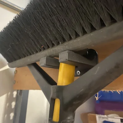 Móc treo chổi 3D thông minh (Broom Holder Remix) gọn gàng, chắc chắn