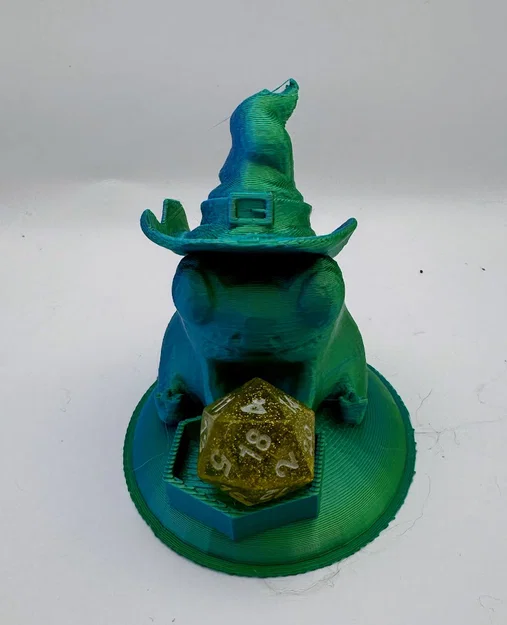 Ếch Phù Thủy Canh Xúc Xắc – Frog Wizard Dice Guardian Dice Stand - Image 1
