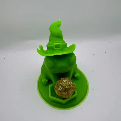 Ếch Phù Thủy Canh Xúc Xắc – Frog Wizard Dice Guardian Dice Stand