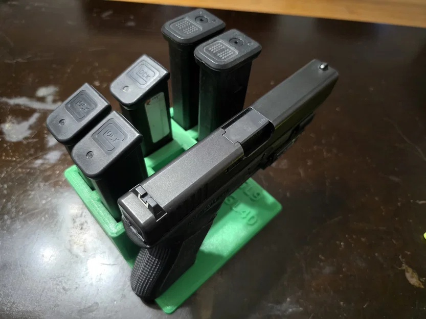 Giá đỡ để bàn cho Glock 17 và 6 ngăn chứa băng đạn (Gun stand) - Image 3