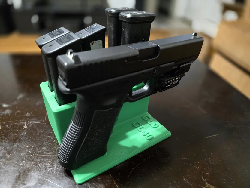 Giá đỡ để bàn cho Glock 17 và 6 ngăn chứa băng đạn (Gun stand) - Image 4