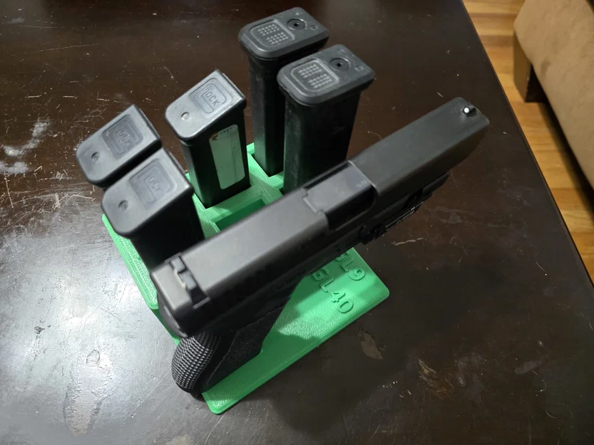 Giá đỡ để bàn cho Glock 17 và 6 ngăn chứa băng đạn (Gun stand) - Image 5