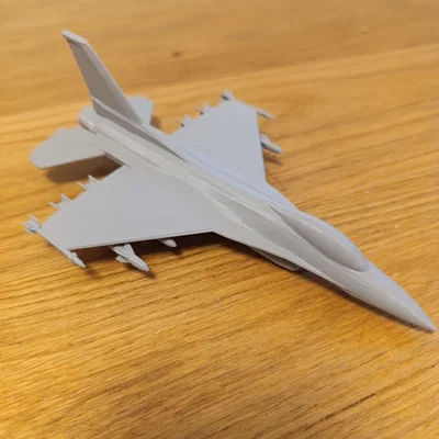 Mô hình máy bay chiến đấu F-16 với dàn tên lửa siêu chi tiết