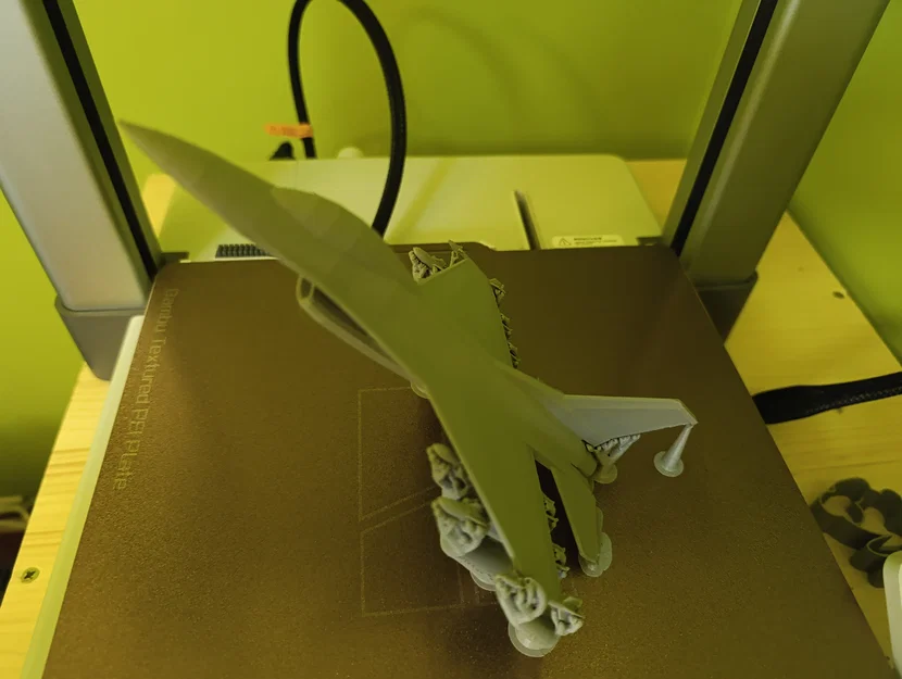 Mô hình máy bay chiến đấu F-16 với dàn tên lửa siêu chi tiết - Image 2