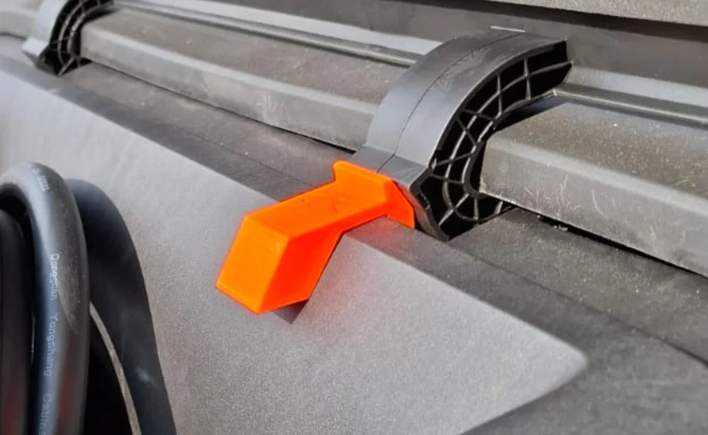 Giá đỡ giữ nắp frunk Volvo EX30 (Volvo EX30 frunk lid holder) - Image 2