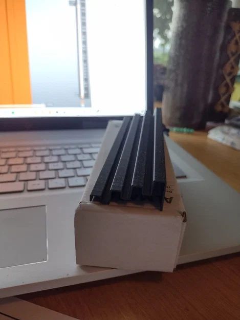 Rummikub houder, Rummikub holder. - Giá đỡ Rummikub - Image 4