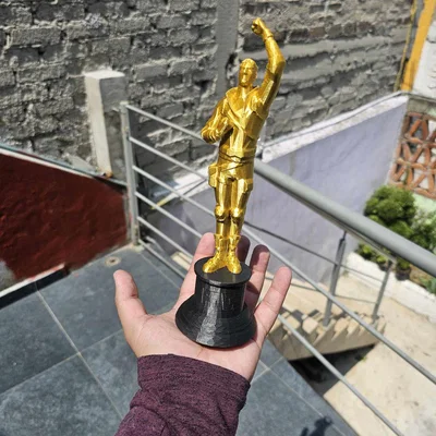 Cúp Fortnite | Tượng Jonesy (Trofeo Fortnite | estatua de Jonesy)