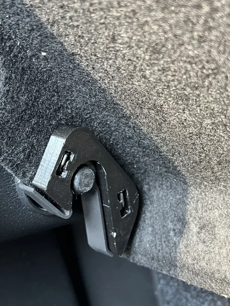 Bản lề kệ che sau Volvo XC40 / trục giữ kệ che sau - Image 15