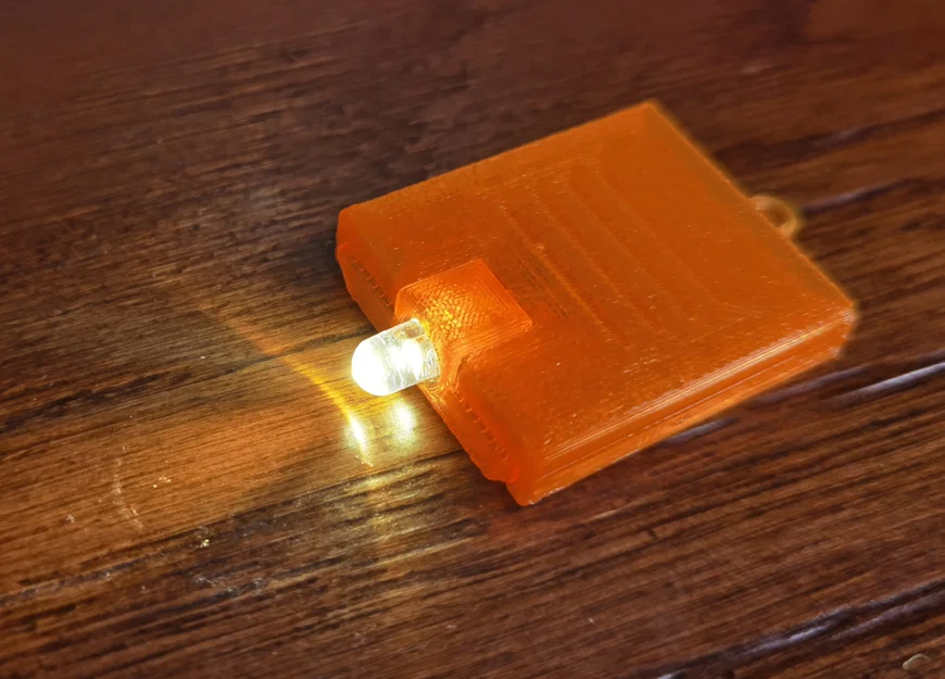 Móc khóa đèn LED siêu nhỏ gọn dùng pin 2032 - Image 1