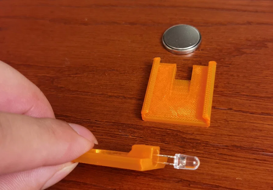 Móc khóa đèn LED siêu nhỏ gọn dùng pin 2032 - Image 3