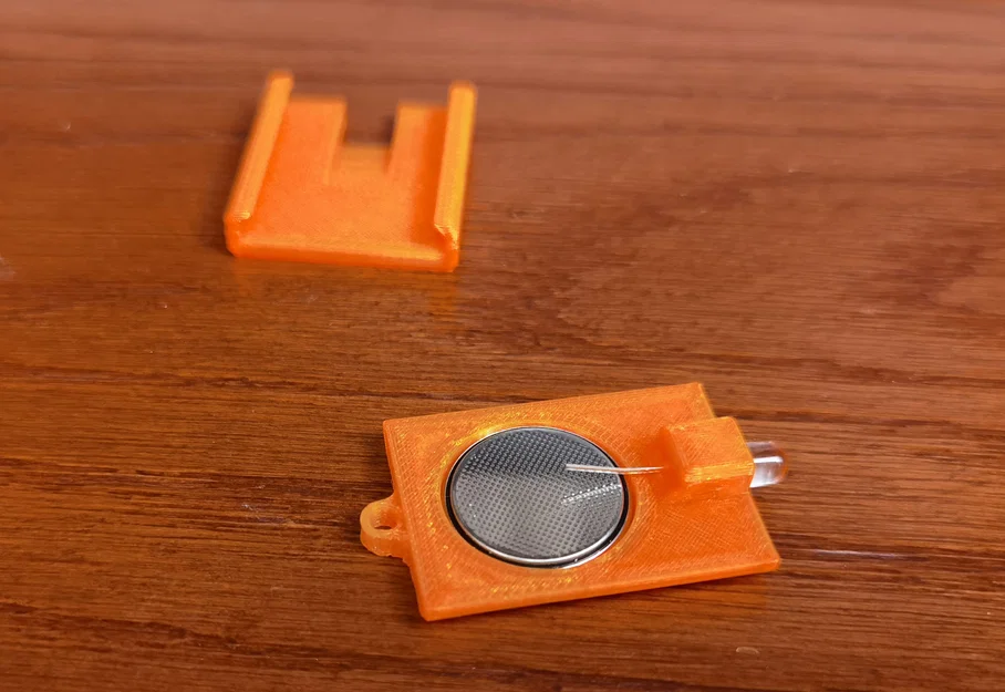 Móc khóa đèn LED siêu nhỏ gọn dùng pin 2032 - Image 4