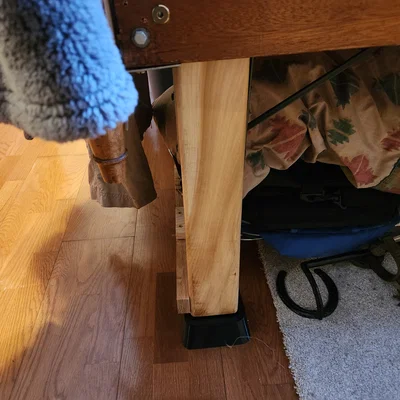 Chân đế nâng giường (Bed Riser) giúp robot hút bụi gầm giường