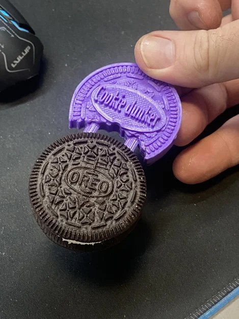 Dụng cụ nhúng bánh Cookie Dunker 3D tiện lợi cho tín đồ Oreo - Image 2