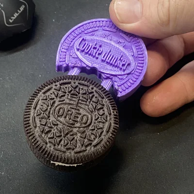 Dụng cụ nhúng bánh Cookie Dunker 3D tiện lợi cho tín đồ Oreo