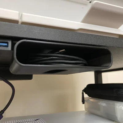 Khay đỡ cáp (Cable Tray) gắn dưới bàn