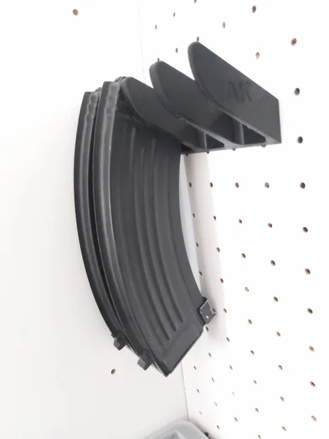 Giá treo băng đạn Airsoft AK gắn tường 4x - Image 1