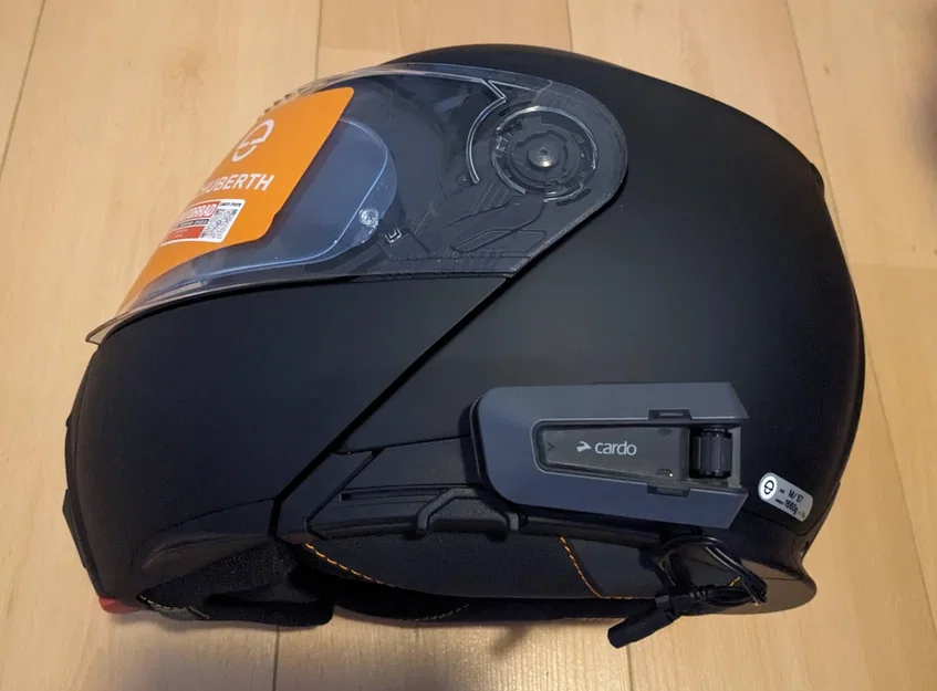 Ngàm chuyển đổi từ Sena SC2 sang Cardo Edge cho mũ Schuberth - Image 1