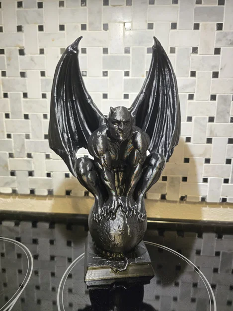 Devil Gargoyle Trên Quả Địa Cầu - Image 1
