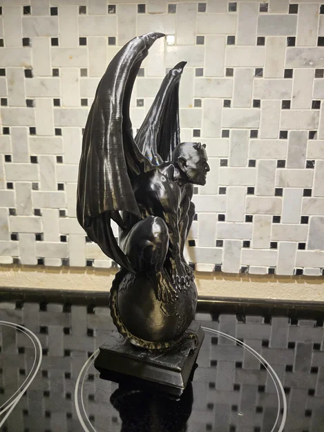 Devil Gargoyle Trên Quả Địa Cầu - Image 2