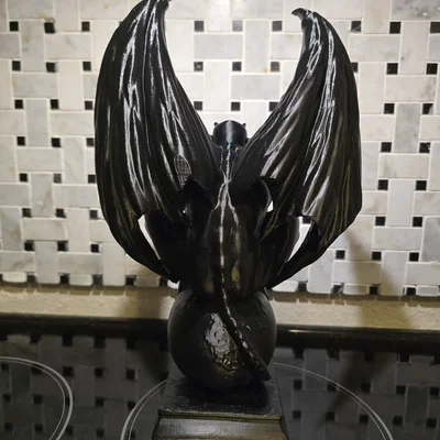 Devil Gargoyle Trên Quả Địa Cầu