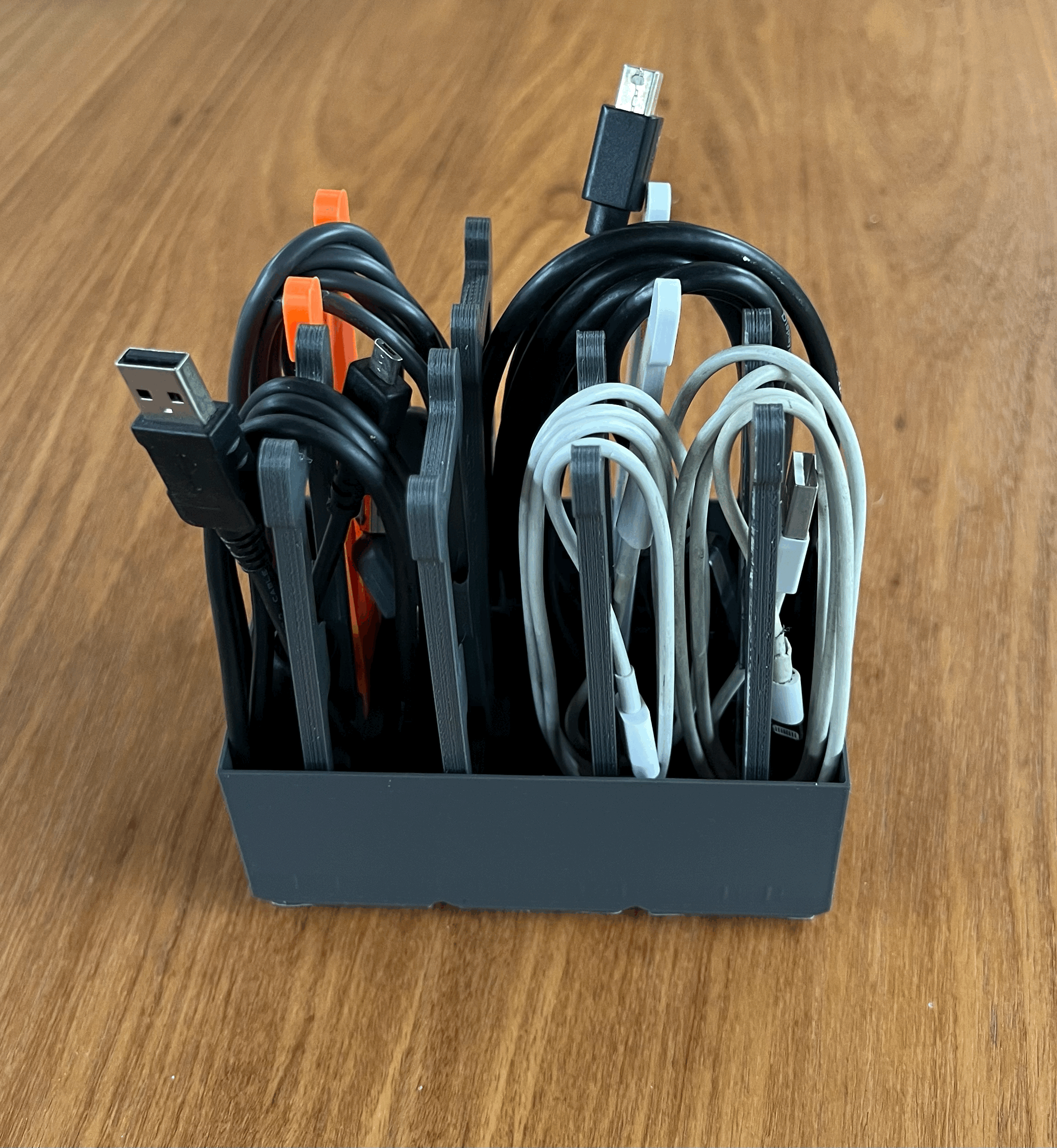 Bộ sắp xếp cáp với đế Gridfinity - Image 1