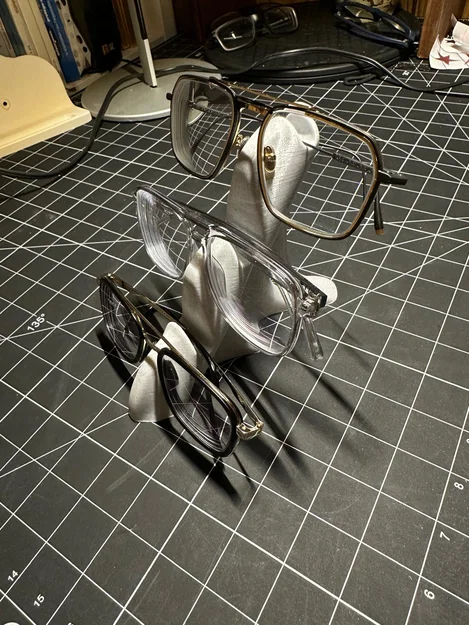 Giá Đỡ Kính Cho 3 Cái Kính (Glasses Stand for 3x Glasses) - Image 2