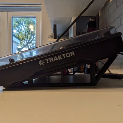 Kệ đỡ Traktor Kontrol S3 Stand