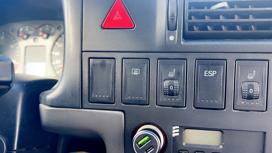 Nắp đậy nút bấm bảng điều khiển cho xe VW T4 - Image 1