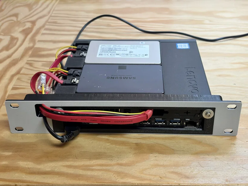 Gắn ThinkCenter Tiny mặt sau ra trước trong rack 10 inch - Image 2